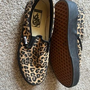 Like new Vans leopard slip ons Women’s 10.5 / Men’s 9